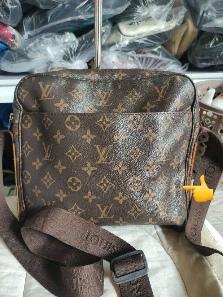 Louis Vuitton Monogram Messenger Bag (Category: Luxury Bags & Wallets) located in Manila. Submitted by bright.mayess (Listing ID 1467058707, Image 1). Description: - Classic brown monogram canvas exterior with dark brown strap - Secure top zipper closure and handy exterior front pocket - Fabric-lined interior equipped with multiple slip pockets - Adjustable shoulder strap featuring embossed logo branding - Elegant gold-tone hardware details - Not