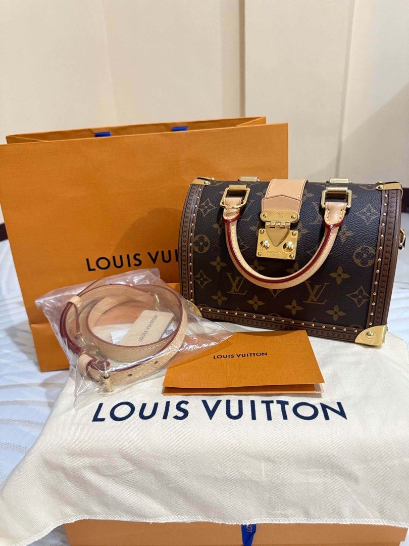 LOUIS VUITTON SPEEDY TRUNK 20 MONOGRAM (Category: Luxury Bags & Wallets) located in Quezon City. Submitted by katy2424 (Listing ID 1467154314, Image 2). Description: Still Negotiable — LOUIS VUITTON SPEEDY TRUNK 20 MONOGRAM — M11154 👜 with receipt Bought at Louis Vuitton Greenbelt for ₱715,000 last February 2025. ✔️ Authentic & originally purchased from LV Greenbelt ✔️ Complete inclusions ✔️ Original box, dust bag, papers & strap ✔️ Very lightly