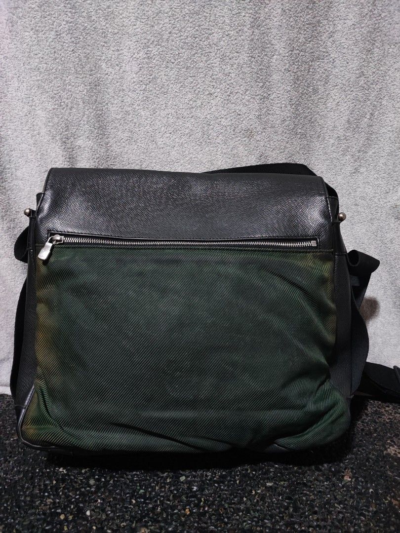 Louis Vuitton Taiga Green Messenger Bag (Category: Announcements) located in Baguio. Submitted by jayrgijc52758 (Listing ID 1466981050, Image 2). Description: Louis Vuitton Taiga andrei Original See all photos Has faded parts, rubsa edges (NO open pipes) 4500.