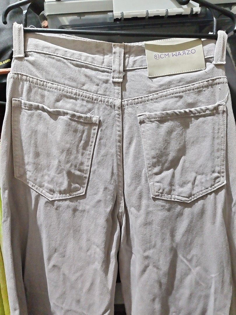 Louloudou Studios Pants Size M (Category: Jeans) located in Munoz. Submitted by harm0nica337 (Listing ID 1467156769, Image 2). Description: - Brand: Louloudou Studios Ready to wear (RTW) - Item: Wide-leg corduroy pants - Color: very light pink-purplish - Size: Medium (W:27 L:41) MOP: Gcash (price+SF) j&t express.
