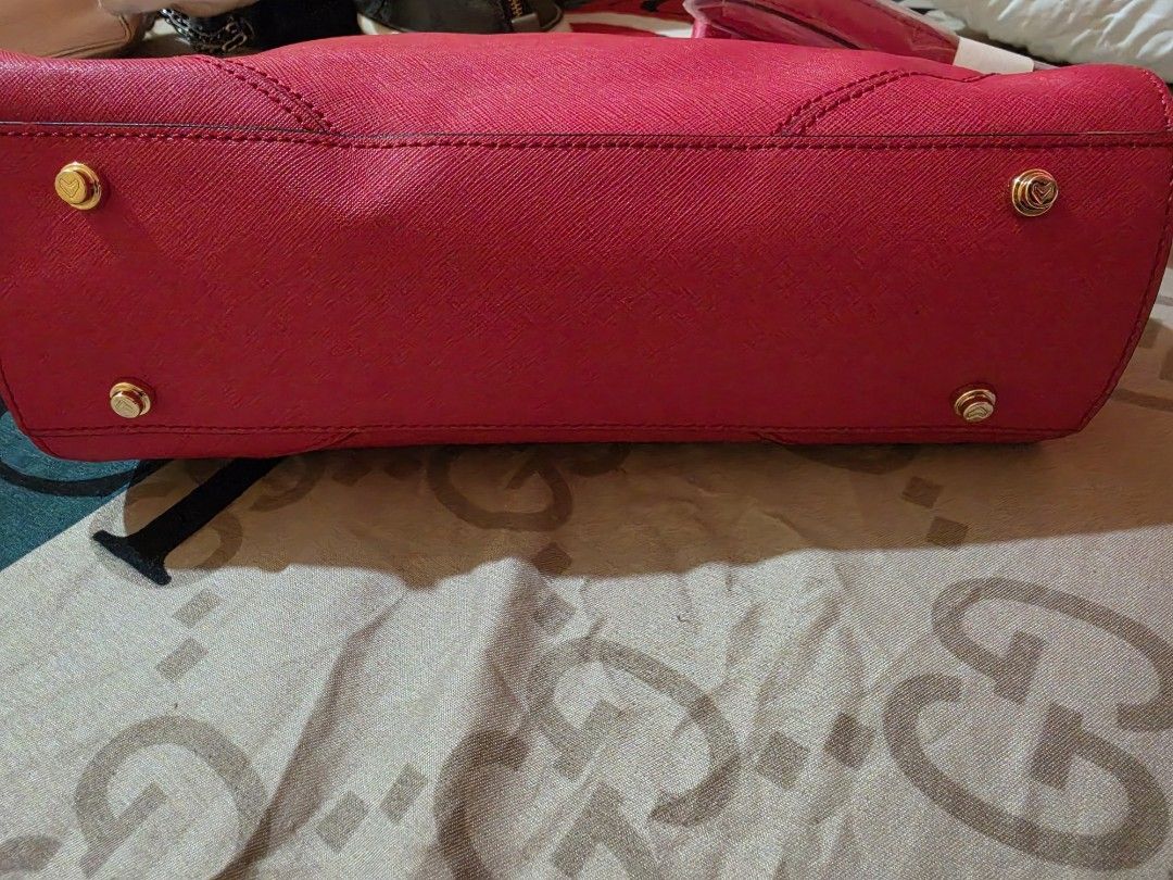 Lovcat 2 way bag (Category: Cross-body Bags) located in Talisay. Submitted by tinkerbellaaaa (Listing ID 1467030770, Image 3). Description: Like new Lovcat 2 way bag in medium size with sling strap.