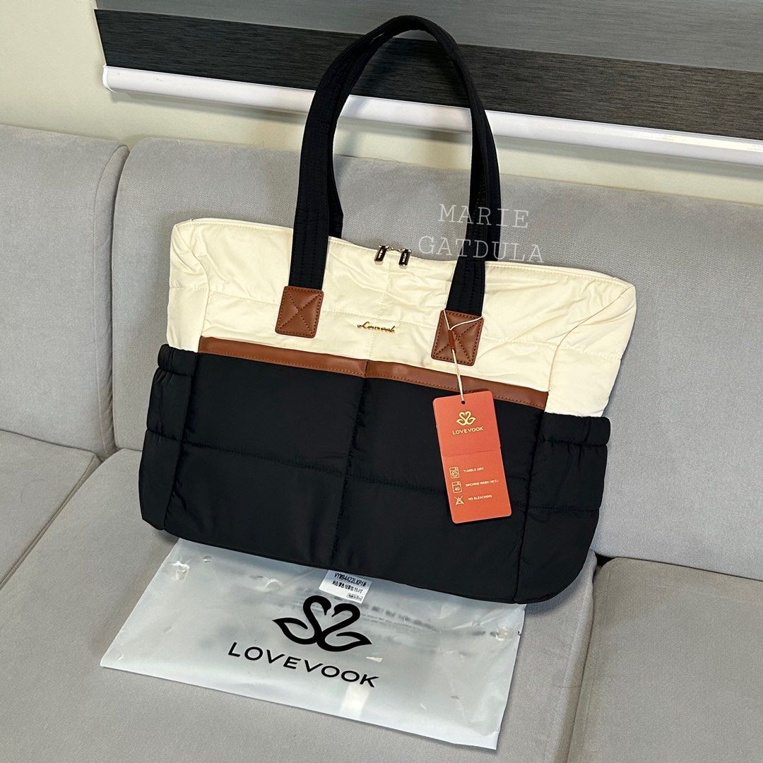 LOVEVOOK Puffer Tote Bag from US 🇺🇸 (Category: Tote Bags) located in Alaminos. Submitted by mariegatdula (Listing ID 1466973539, Image 1). Description: orig price is ₱3200 ($49.99) From US 🇺🇸 Laptop Bag / Mommy Bag Fits a 15 inch laptop 💻 BRAND NEW with Tags 🏷️ PWEDE SA MALETA. Kung hindi gagamitin sa maleta, pwede syang pocket. May zipper sa ilalim para ma-close..
