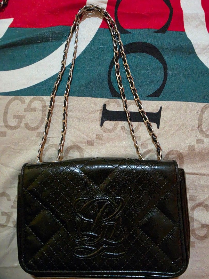 LQ Chain Bag (Category: Cross-body Bags) located in Talisay. Submitted by tinkerbellaaaa (Listing ID 1467030003, Image 1). Description: LQ small Chain kili/crossbody.