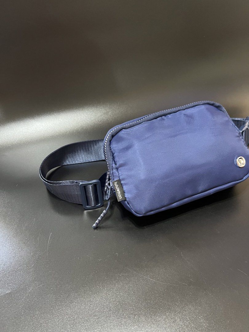 Lululemon Belt Bag (Category: Cross-body Bags) located in Cebu City. Submitted by sexyclosetph2.0 (Listing ID 1466973112, Image 3). Description: Like new condition Navy blue colorway Clean inside and outside .