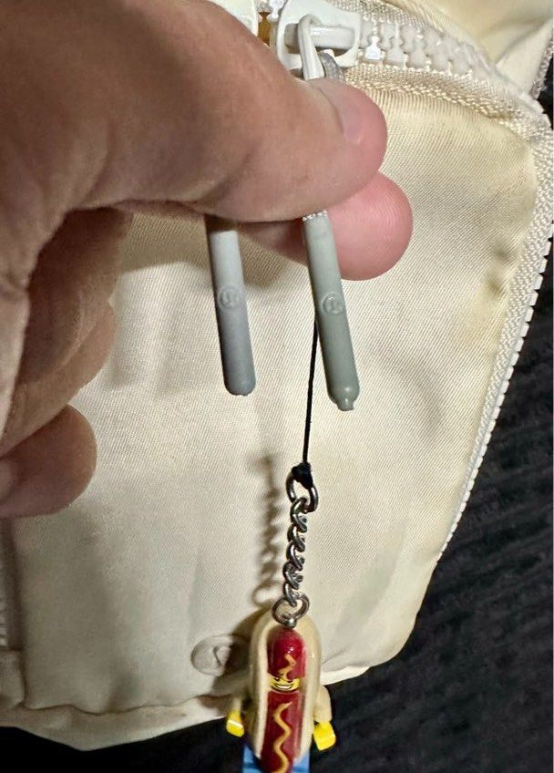 Lululemon cross body bag (Category: Cross-body Bags) located in Taguig. Submitted by thriftboy23 (Listing ID 1467136303, Image 3). Description: Excellent condition Need wash No major flaws Color rate: 10/10 Location: Pinagsama Taguig.