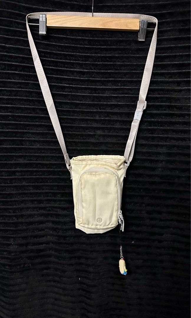 Lululemon cross body bag (Category: Cross-body Bags) located in Taguig. Submitted by thriftboy23 (Listing ID 1467136303, Image 1). Description: Excellent condition Need wash No major flaws Color rate: 10/10 Location: Pinagsama Taguig.