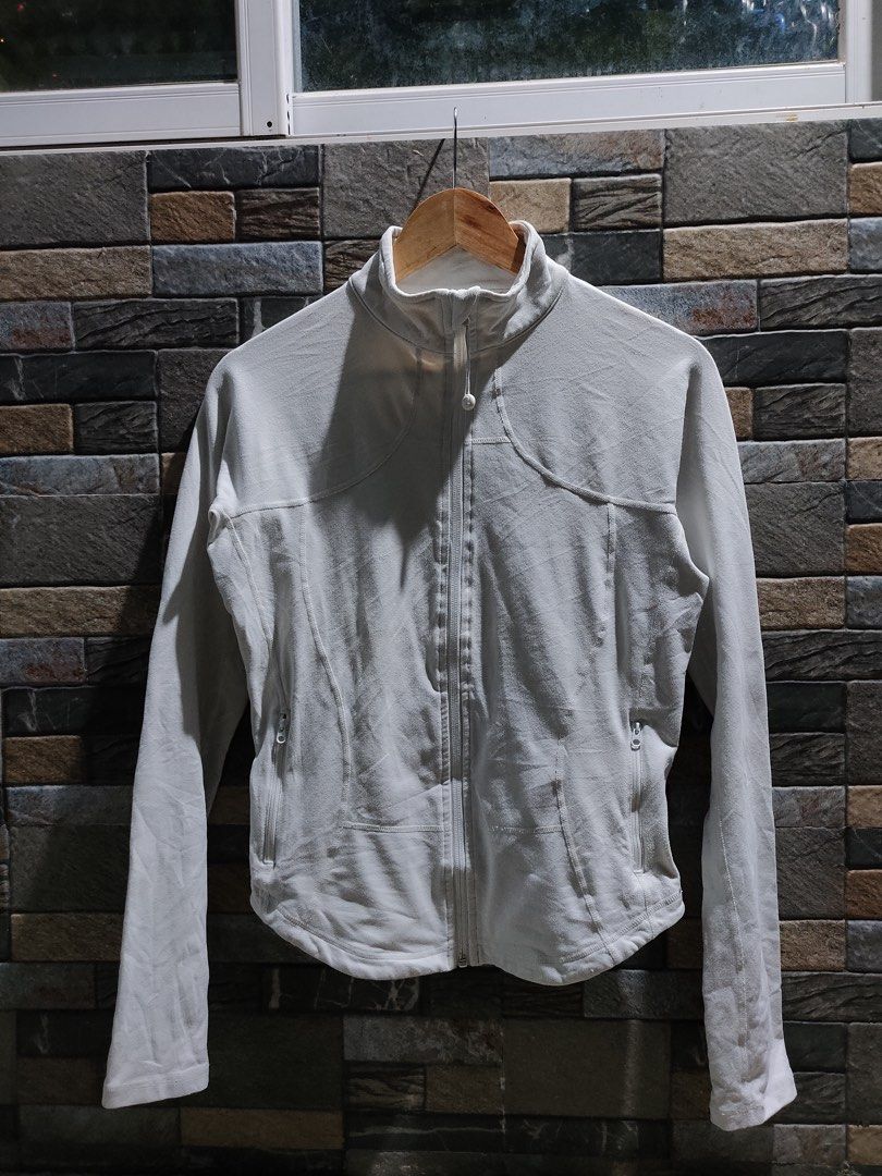 Lululemon Jacket (Category: Activewear) located in San Jose. Submitted by niknikssss (Listing ID 1467094119, Image 1). Description: Lululemon define jacket Size 10 Issue: need wash fresh from bale .