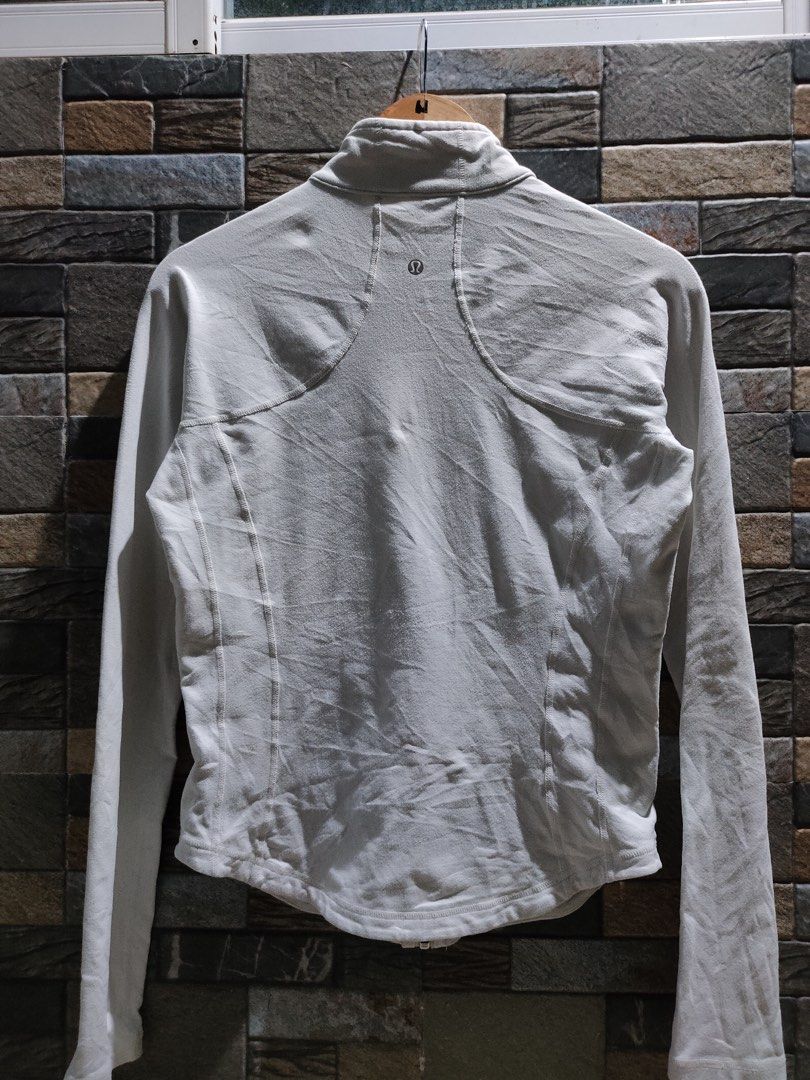 Lululemon Jacket (Category: Activewear) located in San Jose. Submitted by niknikssss (Listing ID 1467094119, Image 2). Description: Lululemon define jacket Size 10 Issue: need wash fresh from bale .