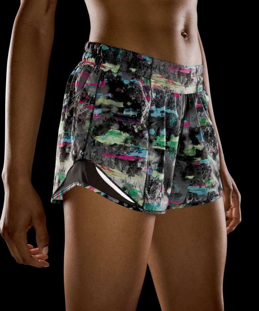 Lululemon Hotty Hot Short (Category: Activewear) located in Cebu City. Submitted by vicenwear (Listing ID 1467061694, Image 3). Description: Dot 2 Like new No issue.
