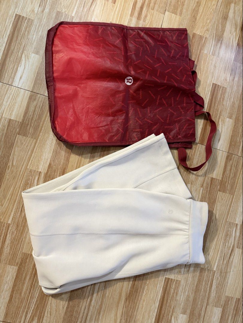 Lululemon medium (Category: Activewear) located in Dasmarinas. Submitted by preloved_brandedbackup (Listing ID 1466979960, Image 1). Description: Like new Medium .