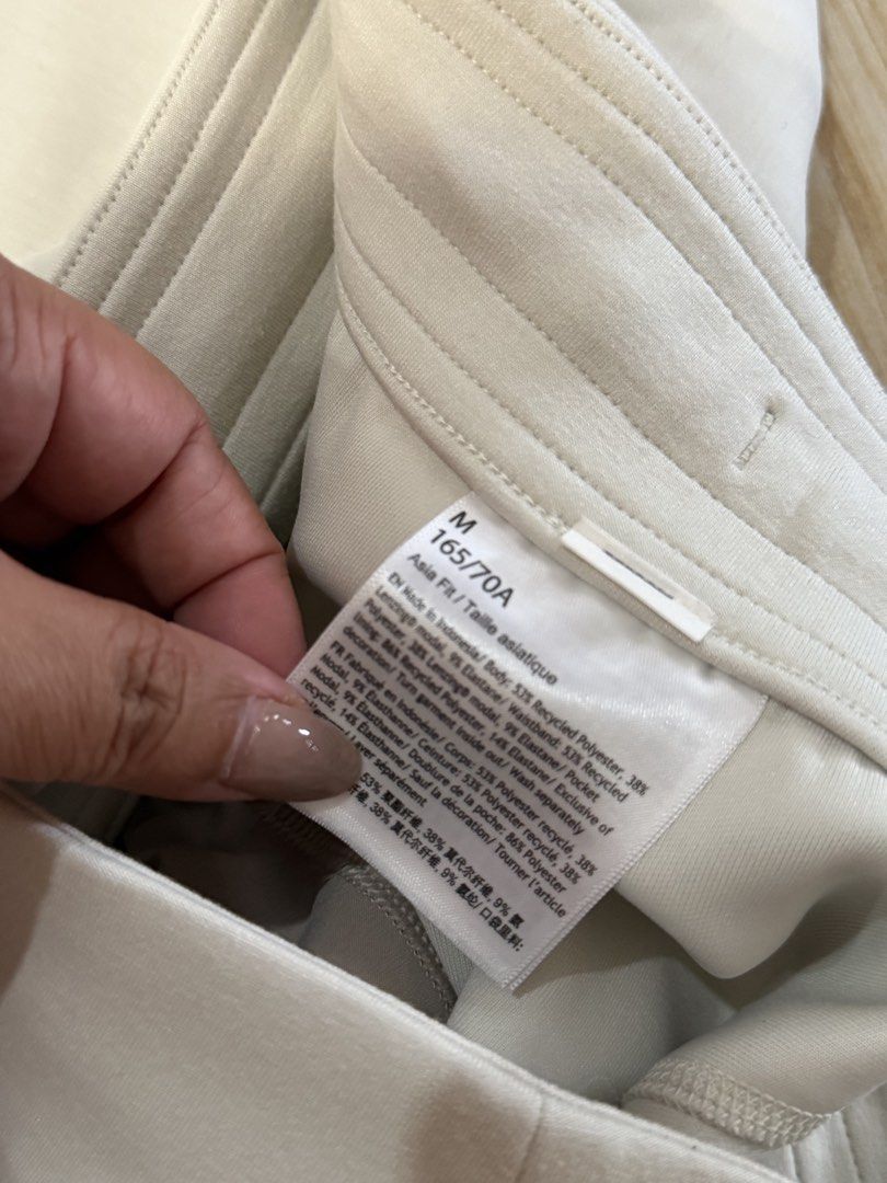 Lululemon medium (Category: Activewear) located in Dasmarinas. Submitted by preloved_brandedbackup (Listing ID 1466979960, Image 3). Description: Like new Medium .