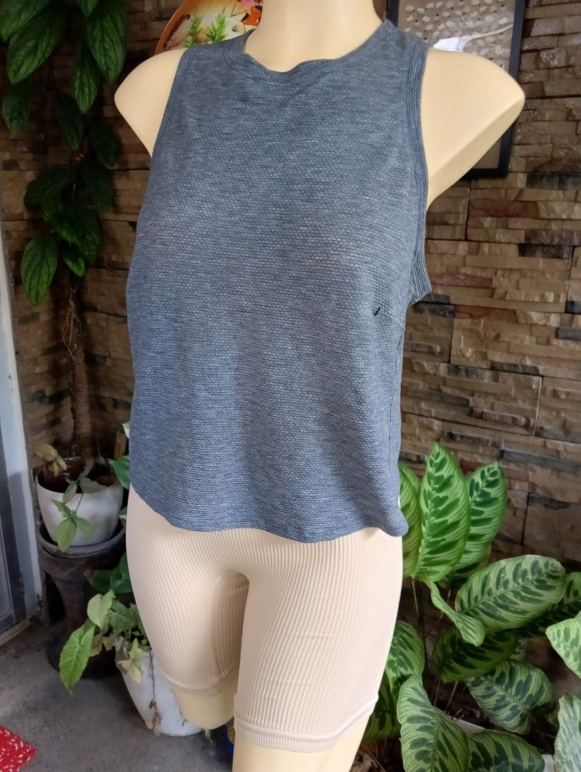 Lululemon Tank Top (Category: Activewear) located in Rizal. Submitted by timeless_shop (Listing ID 1467009572, Image 3). Description: 🔥 ORIGINAL Lululemon Grey Tank Top - Textured - Size 6 📏 Width: 14 inches lay flat 📏 Length: 20 inches 📏 Bust: Kasya 32-34 inches 🎨 Color: Heather Grey / Slate Grey ✂️ Style: Racerback Muscle Tank - textured / waffle fabric! 💯 Condition: 9.8/10 Good Condition - Like New! ✨ 🎨 Color Rate: 9.8/10 - Slate Gray M
