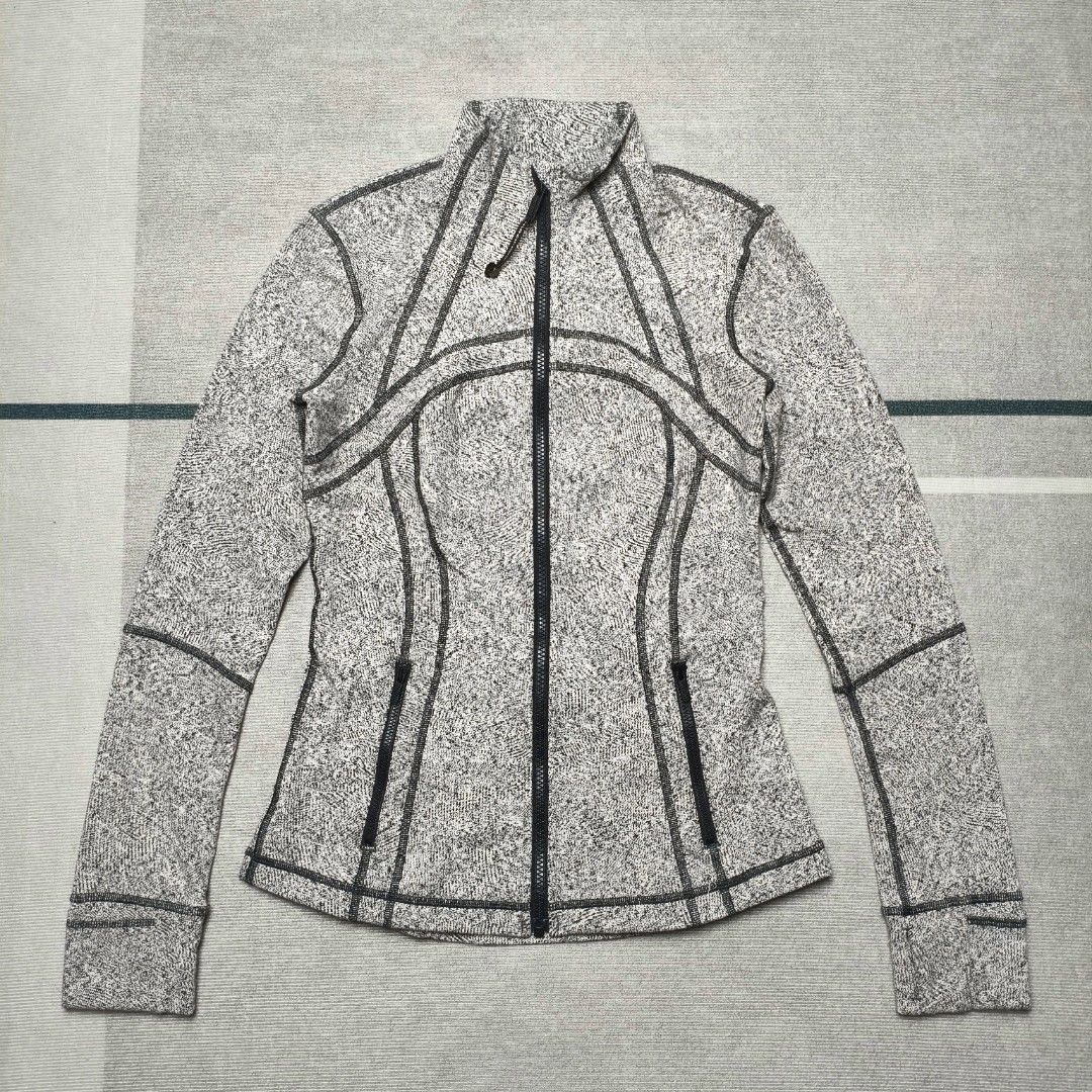 Lululemon Women's Define Jacket (Category: Activewear) located in Bulacan. Submitted by yakunimonkey (Listing ID 1467067159, Image 3). Description: Lululemon Womens Define Jacket Size: Dot 6 / Small - Medium 16x23.5 Like new ₱1,380 +SF SJDM, Bulacan📍.