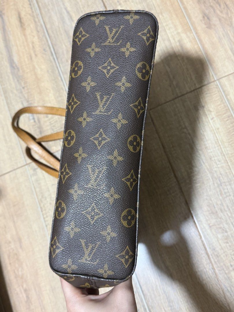 LV Cabas Piano Tote (Category: Tote Bags) located in Carmona. Submitted by vetaesencial (Listing ID 1467004797, Image 3). Description: Signs of wear Please see photos for its condition Vachetta has a bit of minimal creases due to normal wear and also patina Not guaranteed .