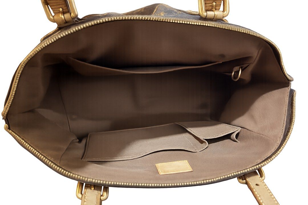 LV Bag Monogram Shoulder Bag, Pre-loved, Genuine (Category: Luxury Bags & Wallets) located in Borongan. Submitted by kabes_jane (Listing ID 1466994023, Image 3). Description: Pre-loved LV Monogram Shoulder Bag with honey patina leather and gold tone hardware. Date Code: SPO121 .