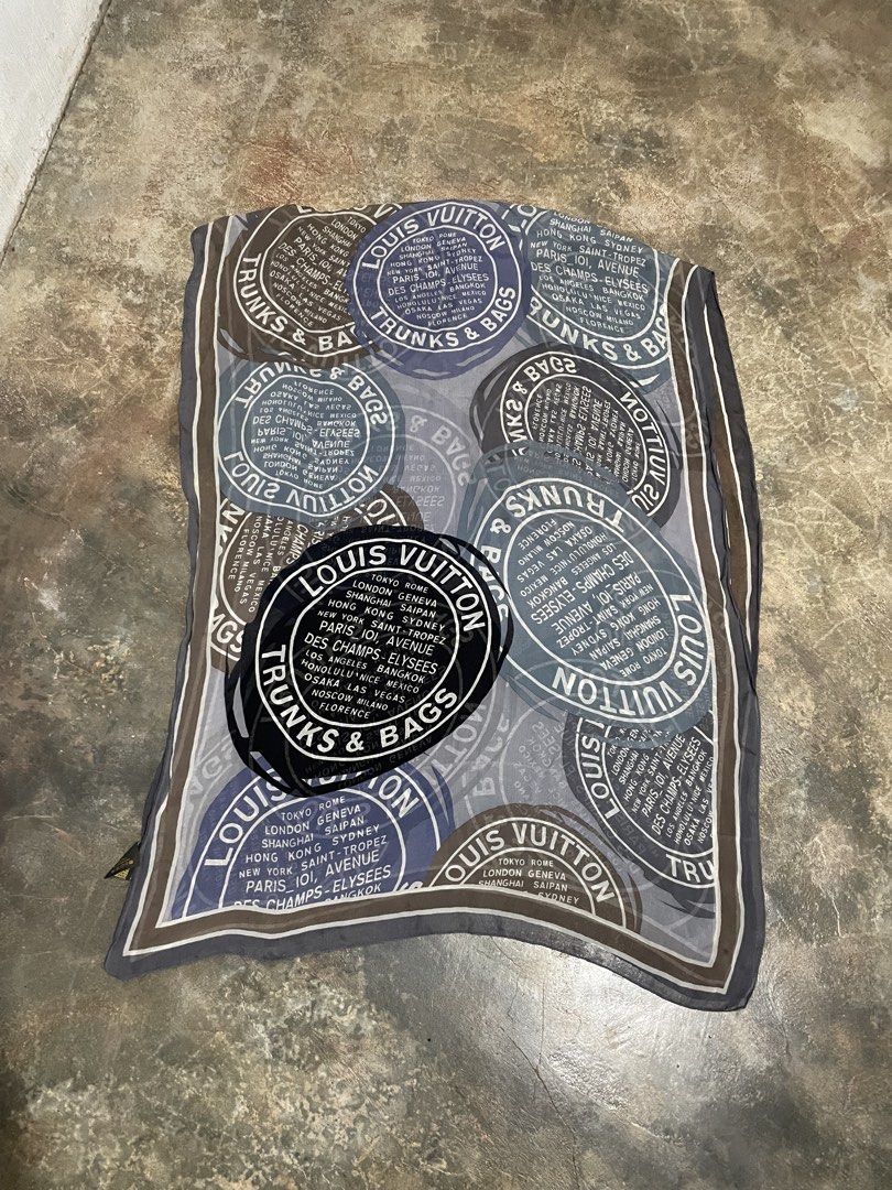 LV scarf (Category: Looking For) located in Davao. Submitted by mj_designervintagecurator (Listing ID 1467086423, Image 2). Description: 📌with signs of used, snags 📌width 25- length 66 inches 📌Not guarrenteed authentic.