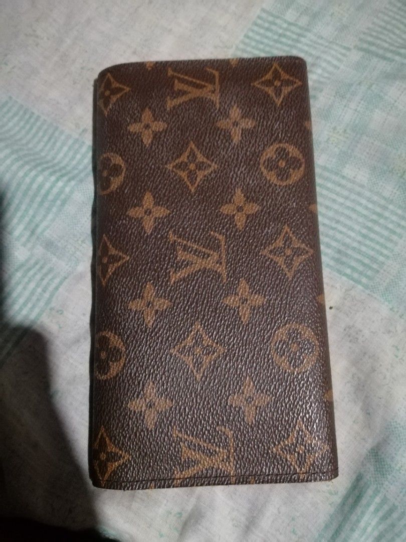 LV wallet monogram canvas (Category: Luxury Bags & Wallets) located in Manila. Submitted by justthriftright. (Listing ID 1467075469, Image 2). Description: excellent condition no issue.