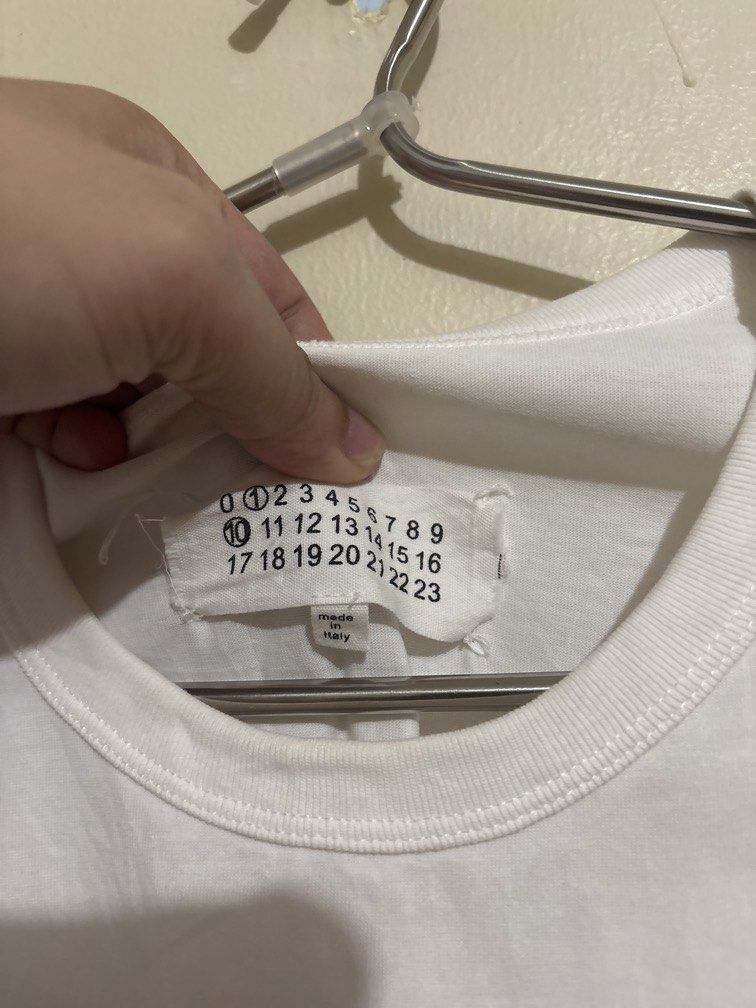 Maison Margiela (Category: Shirts) located in Muntinlupa City. Submitted by owrayttttt (Listing ID 1467063457, Image 3). Description: - Maison Margiela shirt - Complete tags - No issue - Dimes is 21.5x27 - Free shipping via j&t.