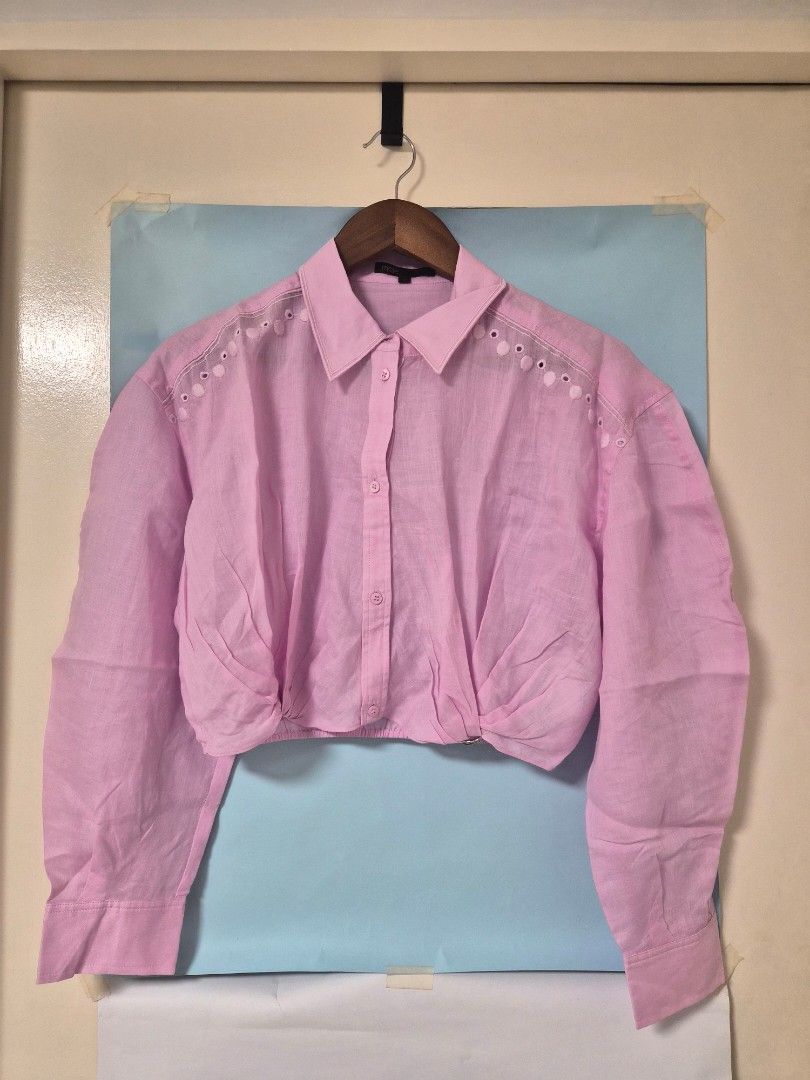 Maje Pink Long Sleeve Cropped Button Up Blouse Size 2 (Category: Longsleeves) located in Manila. Submitted by prelovedbyc.hannah (Listing ID 1467081074, Image 1). Description: - Brand: Maje - Size: 2 - Style: Cropped shirt with classic collar and front button closure - Sleeves: Long sleeves with button cuffs - Condition: Excellent / Like new.