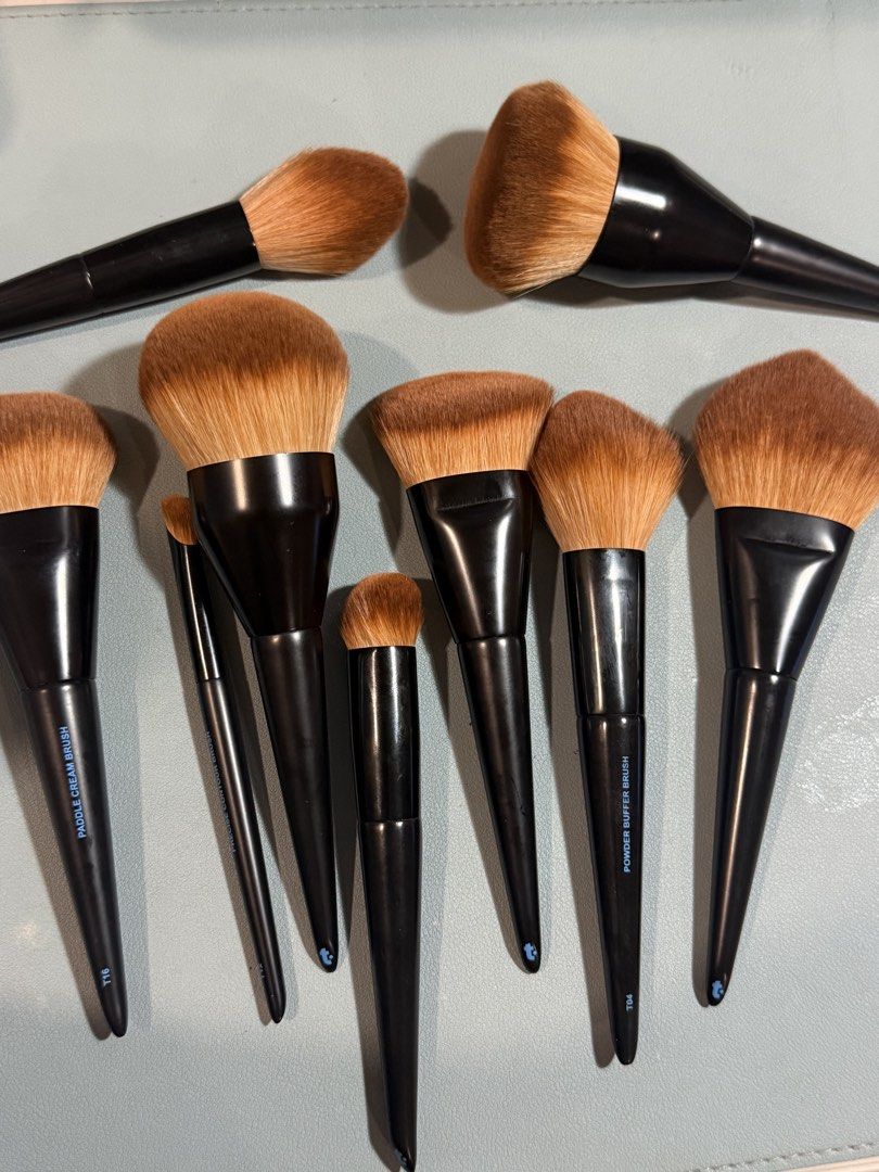 Makeup Brushes (Category: Makeup) located in Manila. Submitted by makeupdeclutterph (Listing ID 1467099877, Image 1). Description: 💌 Selling my makeup brushes for 100-200 pesos each! Price is negotiable RFS: Don't need it :) I have way too many brushes HAHA.
