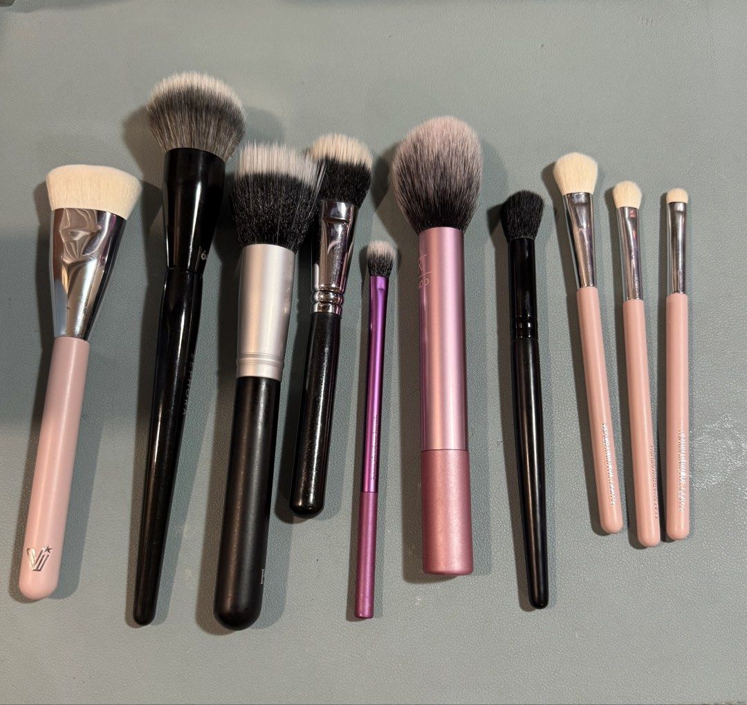 Makeup Brushes (Category: Makeup) located in Manila. Submitted by makeupdeclutterph (Listing ID 1467099877, Image 3). Description: 💌 Selling my makeup brushes for 100-200 pesos each! Price is negotiable RFS: Don't need it :) I have way too many brushes HAHA.
