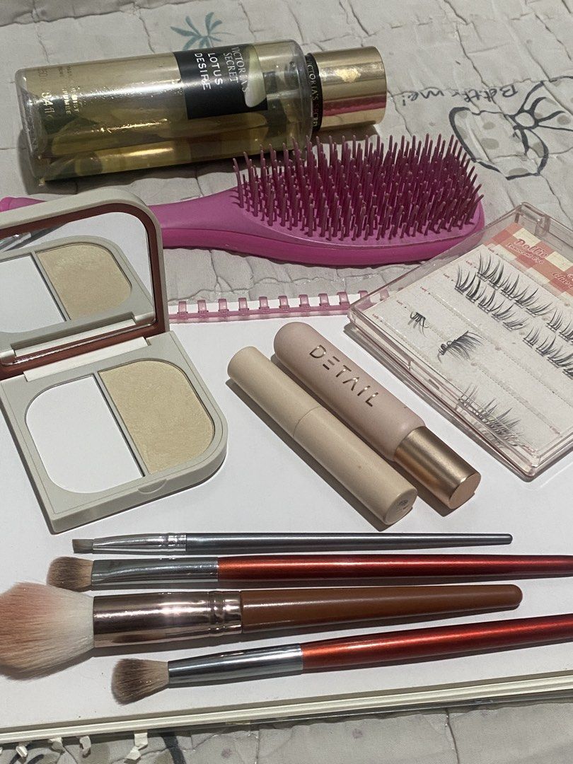 Makeup bundle (Category: Makeup) located in Manila. Submitted by toastybread (Listing ID 1467044945, Image 1). Description: .