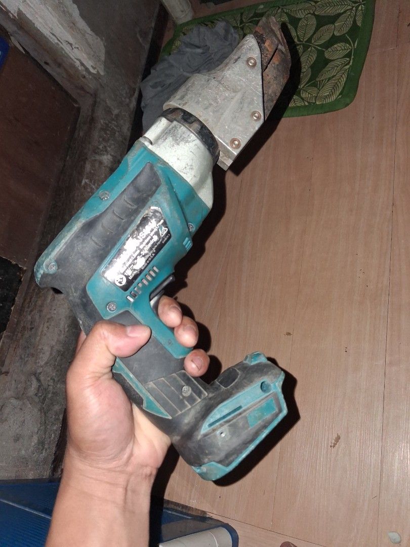 MAKITA DJS 131 (Category: Construction Tools & Equipment) located in Manila. Submitted by fastcat.950b6e (Listing ID 1467099510, Image 1). Description: MAKITA DJS 131 METAL SHEAR.