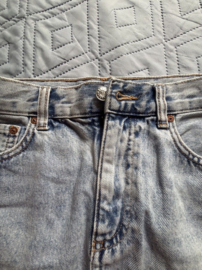 Mango denim mini skirt (Category: Skirts) located in Calamba. Submitted by rache31 (Listing ID 1466998570, Image 3). Description: Mango denim mini skirt.