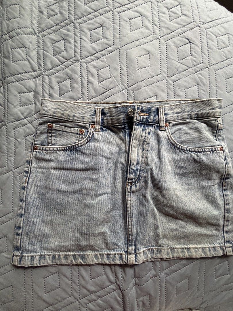 Mango denim mini skirt (Category: Skirts) located in Calamba. Submitted by rache31 (Listing ID 1466998570, Image 1). Description: Mango denim mini skirt.