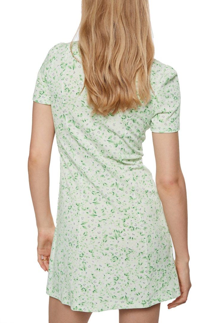 Mango mini cottage core floral dress (Category: Dresses) located in Manila. Submitted by brownbutterlatte (Listing ID 1466999914, Image 2). Description: Mango dress (Brandy melville, H&m, cotton on, bershka, zara, stradivarius, guess, zalora, shein, editors market, love bonito) Used twice. Can pass as brand new! Size xs but stretchable and can fit until small. Rfs: Doesnt fit me anymore..