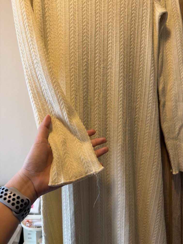 Mango White Knit Longsleeve Long Dress (Category: Dresses) located in Pasig City. Submitted by thegoodfind.ph (Listing ID 1467041634, Image 3). Description: Never used still with tag Perfect for cold / winter weather Semi turtle neck White cream shade Authentic original.