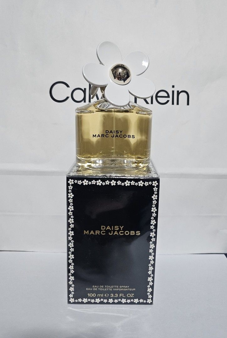 Marc Jacobs Daisy Eau De Toilette 100ml (Category: Fragrance & Deodorants) located in Davao. Submitted by dahl957172787 (Listing ID 1466973510, Image 1). Description: - Brand: Marc Jacobs - Fragrance: Daisy Eau de Toilette (EDT) - Size: 100ml (Full-sized bottle) - Condition: Brand new, completely unopened, and stored properly - Packaging: Comes in original black box with white daisy graphics - Features the iconic signature white flower cap.