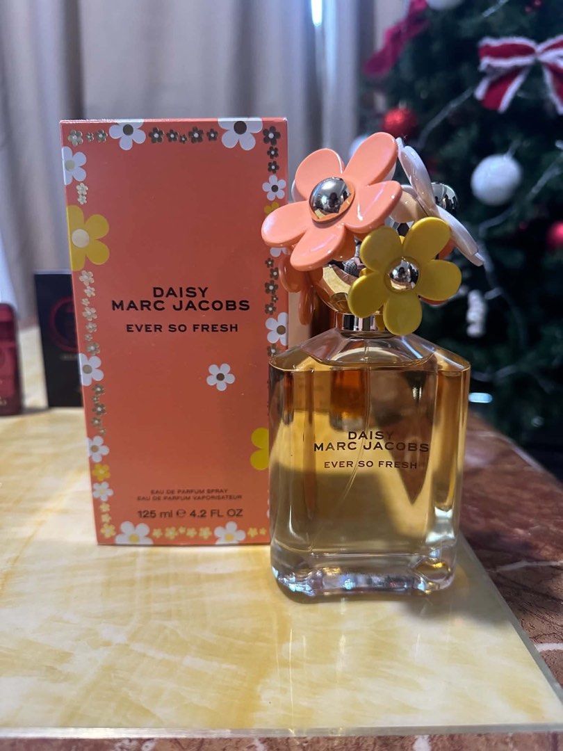 Marc Jacobs Daisy Ever So Fresh (Category: Fragrance & Deodorants) located in Makati City. Submitted by amarygarcia (Listing ID 1467040671, Image 3). Description: Daisy Marc Jacobs Ever So Fresh EDP, 125ml (2 sprays only, 95%) intl orig price around 8k selling 5,000 still nego.