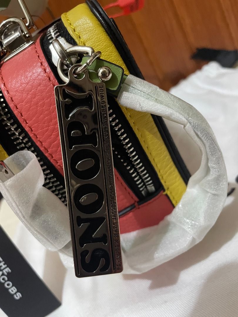 Marc Jacobs "The Box" 20 Peanuts Collab (Category: Cross-body Bags) located in Quezon City. Submitted by beckyshop2024 (Listing ID 1467151208, Image 3). Description: - Brand new - Original from US.