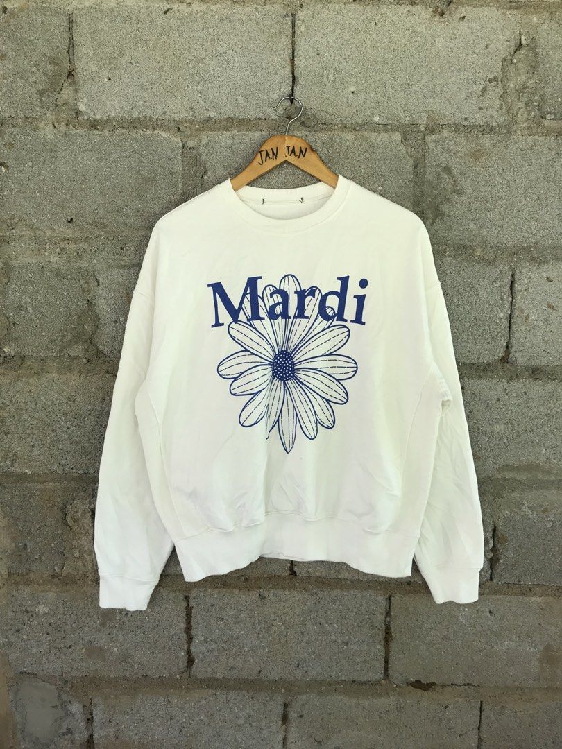 MARDI SWEATER (Category: Coats, Jackets and Outerwear) located in Aurora. Submitted by thrillthriftfinds123 (Listing ID 1467070753, Image 1). Description: MARDI SWEATER SIZE MEDIUM NO ISSUE GOOD CONDITION 9.5 COLOR RATE .