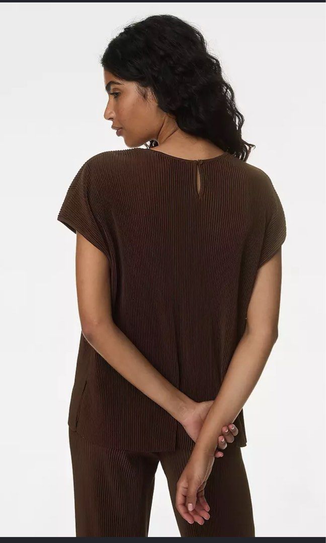Marks & Spencer Pleated Top (Category: Blouses) located in Cabanatuan. Submitted by boutiquelouise (Listing ID 1467020047, Image 2). Description: 26x2(52) inches width 25.5 inches length Med on tag Best fit sa xl size.