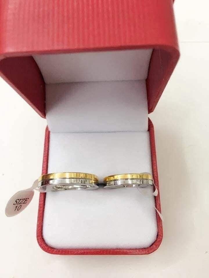 Matching Couples Rings Multiple Sizes Available Gift Box (Category: Rings) located in Manila. Submitted by onlineshopmate (Listing ID 1467132338, Image 2). Description: - Available Sizes: US 6 to 10 - Color Options: Gold, silver, and two-tone designs - Finishes: Textured or polished - Packaging: Free red or white gift box with a ribbon - Perfect matching set for couples and special occasions.