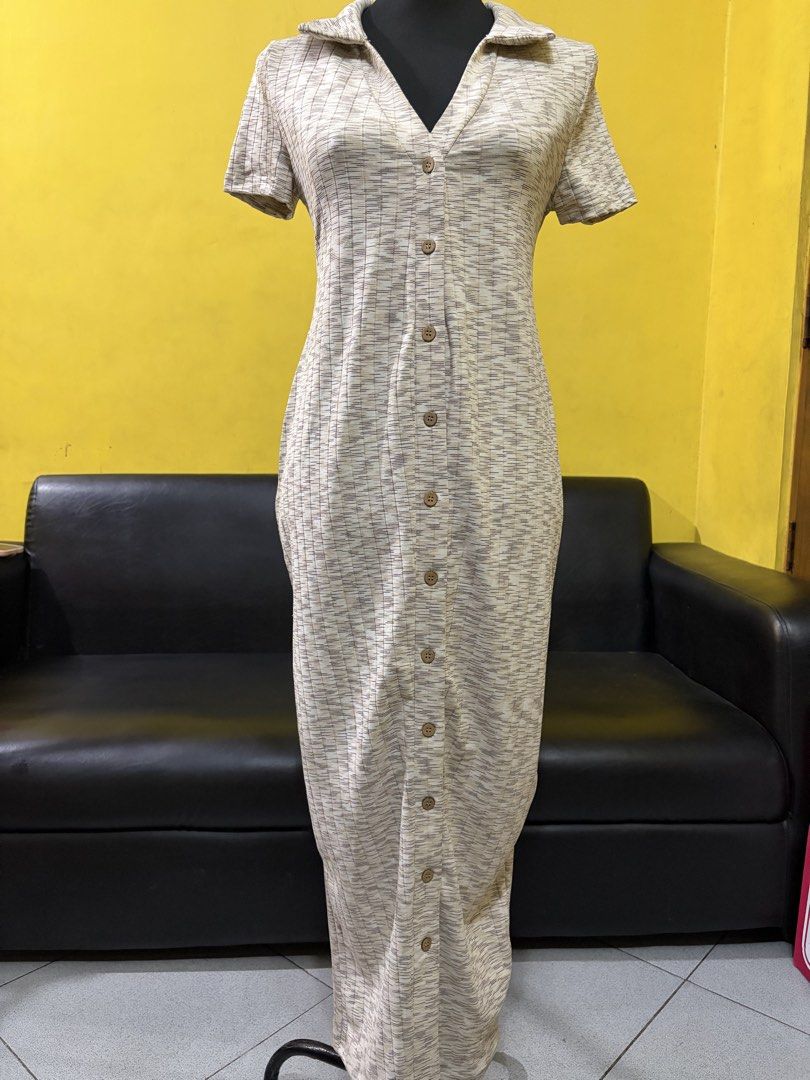 Maternichic Maternity Button Front Bodycon Dress (Category: Dresses) located in Calamba. Submitted by handpickedbynetty (Listing ID 1466611484, Image 2). Description: - Brand: Maternichic - Size: XS - Style: Bodycon midi dress with short sleeves, collared V-neck, and functional front buttons - Material: Multicolor textured fabric - Condition: Preloved, well-loved during pregnancy and ready for a new owner.