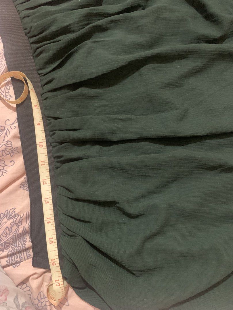 Maxi Skirt 2L (Category: Skirts) located in Davao. Submitted by mj_2021 (Listing ID 1467070342, Image 2). Description: Plus size skirt, dark green 34” (stretchable)ii long skirt with slit brand SM Woman.