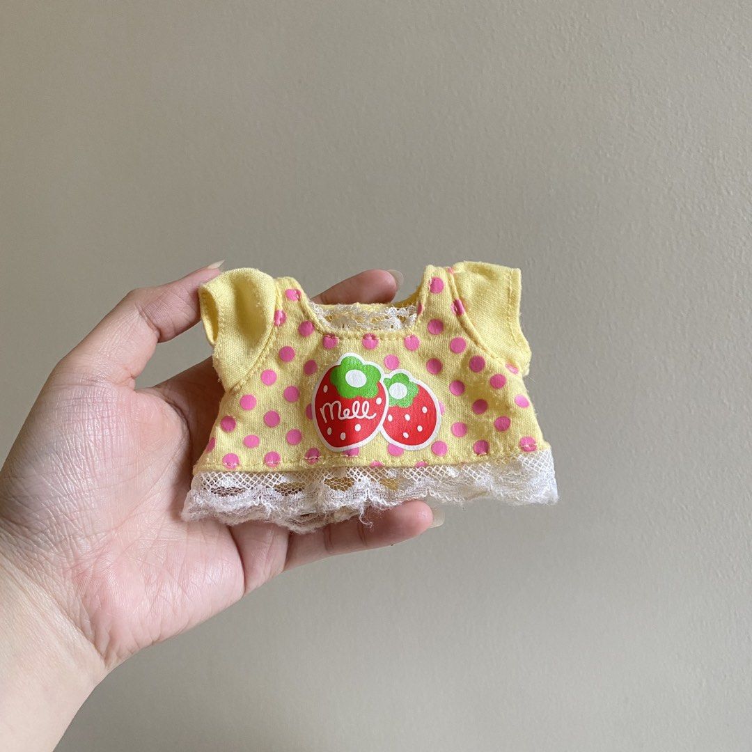 Mell Chan Yellow Polka Dot Top (Category: Kids Toys) located in San Pedro. Submitted by jellybean.co (Listing ID 1467128003, Image 2). Description: .