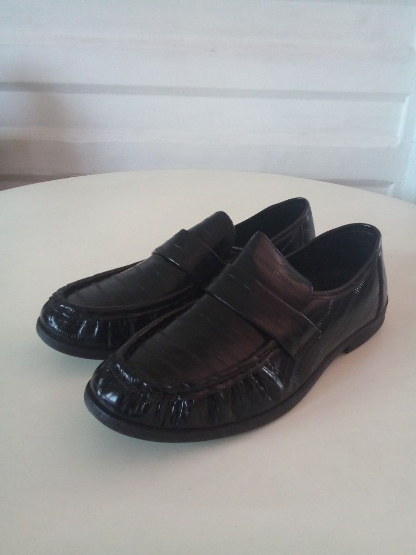 Men's Black Eel loafers The Row (Category: Casual Shoes) located in Makati City. Submitted by pinkeealvarez (Listing ID 1467010065, Image 1). Description: EU 43/ US 10 men/ 28cm insole.