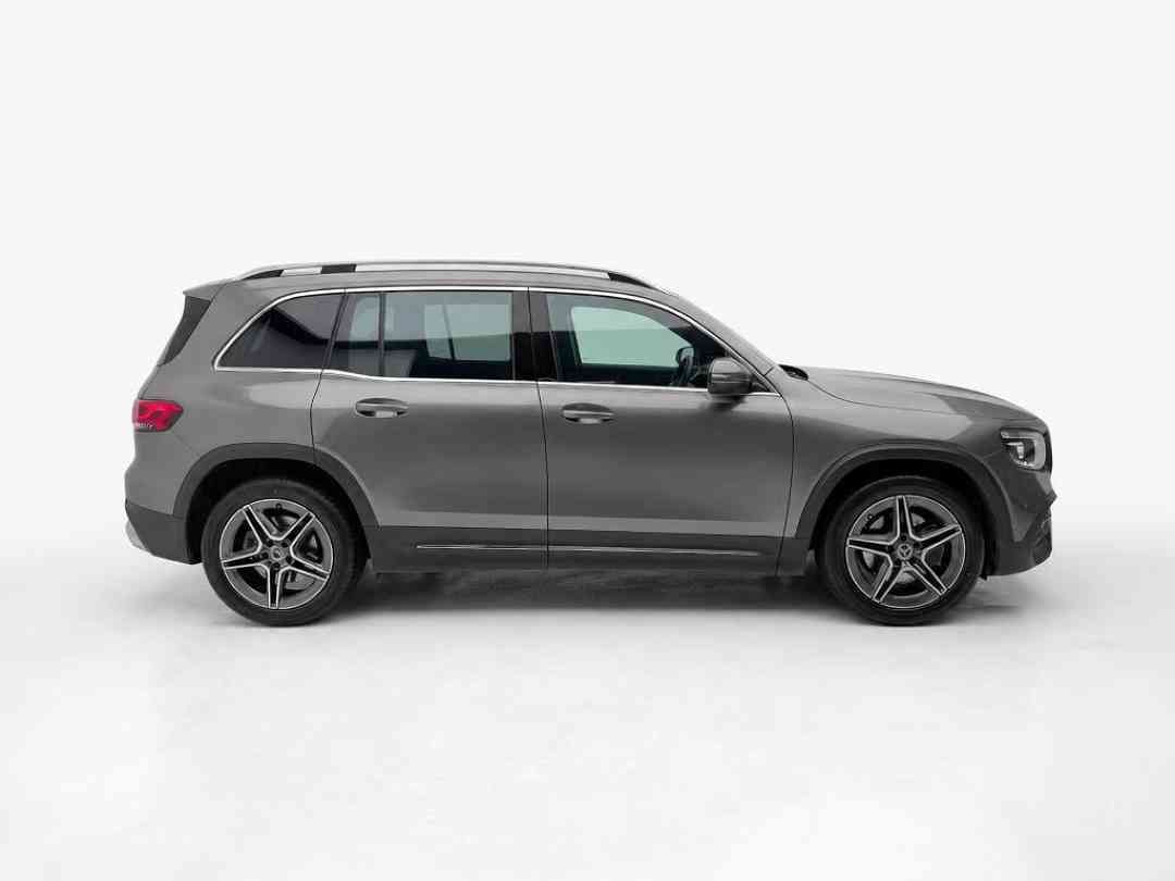 Mercedes-Benz GLB-Class GLB200 AMG Line 7-Seater (A) (Category: Used Cars) located in Singapore. Submitted by vincar_pre-owned (Listing ID 1467143749, Image 2). Description: 1 owner. A stylish and compact luxury SUV that blends performance with practicality. With its elevated driving position, spacious cabin, and versatile seating, it stands out as a sophisticated unit. Contact us today to arrange a viewing for this unit at the V1ncar pre-owned s