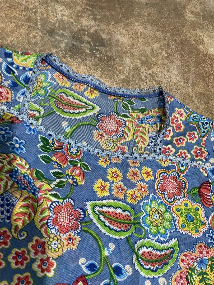Mesh paisley top (Category: Blouses) located in Davao. Submitted by mj_designervintagecurator (Listing ID 1467092980, Image 3). Description: 📌in good condition 📌best fit small 📌shoulder 13- bust 32- armpit 12- length 19 inches.