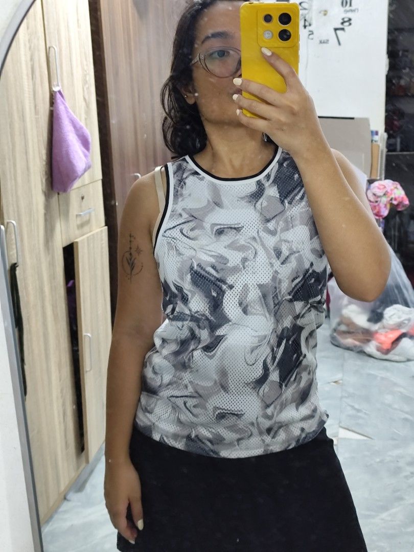 Mesh Sports Tank Top Grey White Abstract Pattern (Category: Sleeveless) located in Cavite. Submitted by zenshub (Listing ID 1467078246, Image 2). Description: .