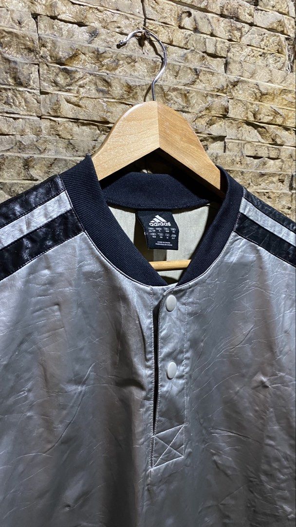 METALLIC ADIDAS TEE (Category: Tshirts & Polo Shirts ) located in Caloocan City. Submitted by oldgoodsth87003 (Listing ID 1467140860, Image 3). Description: .