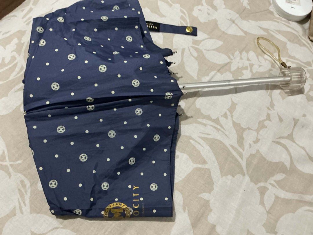 Metrocity umbrella (Category: Other Accessories) located in Angeles City. Submitted by ritenianstuff (Listing ID 1466998152, Image 3). Description: Authentic metrocity umbrella from Korea Add sf 55 Gcash oayment.