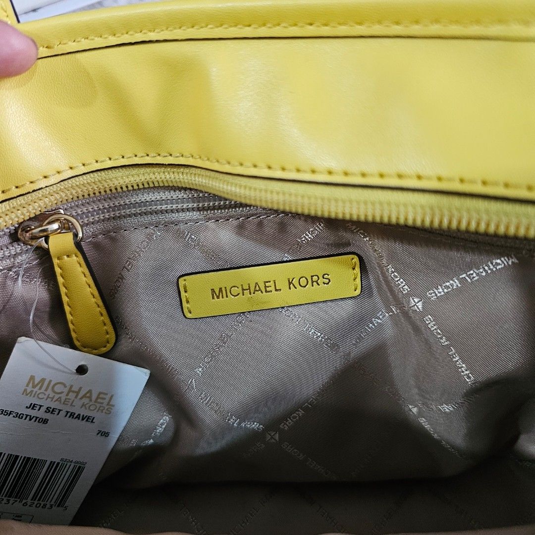 MICHAEL KORS CROSS-BODY BAG (Category: Cross-body Bags) located in Leyte. Submitted by vanessavasquez (Listing ID 1467018604, Image 3). Description: Ginamit ko lang twice. Please see photos..