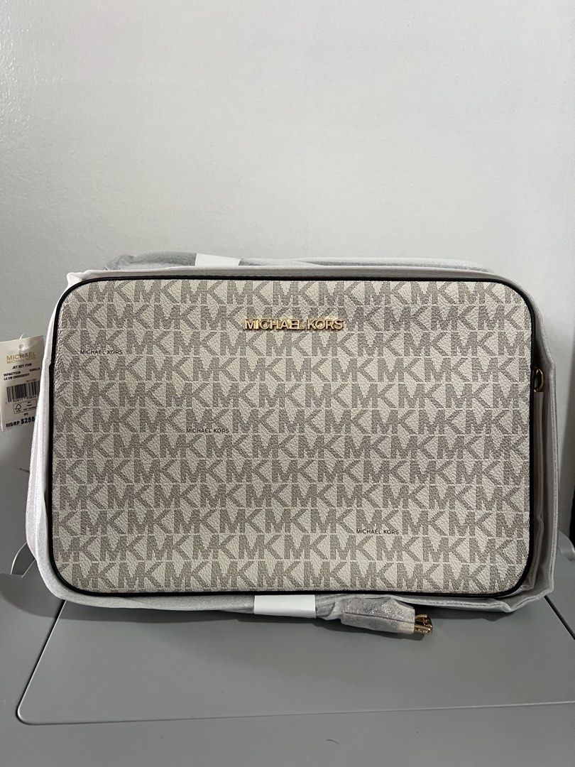 MICHAEL KORS JETSET VANILLA (Category: Cross-body Bags) located in Baguio. Submitted by kyrawang22 (Listing ID 1467165049, Image 1). Description: .