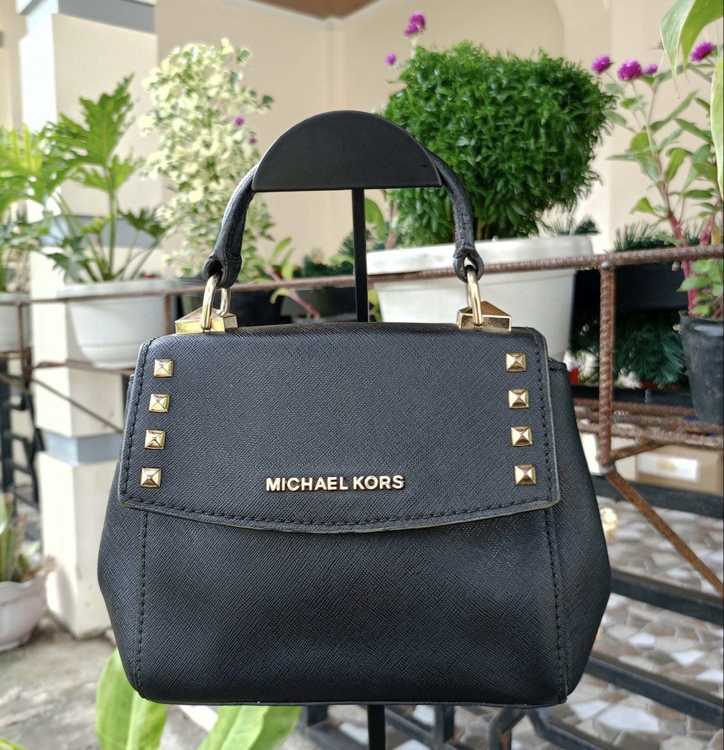 Michael Kors Karla sling bag (Category: Cross-body Bags) located in Barugo. Submitted by green.trendsetter (Listing ID 1467075873, Image 1). Description: PRELOVED FINDS FROM JAPAN PLEASE READ BEFORE PURCHASING • PRELOVED MEANS PRELOVED. Each piece has been previously loved and may naturally have signs of use such as creasing, scratches, stains, discoloration, or other imperfections. Kindly manage your expectations accordingly. • AUTHENTICITY IS N