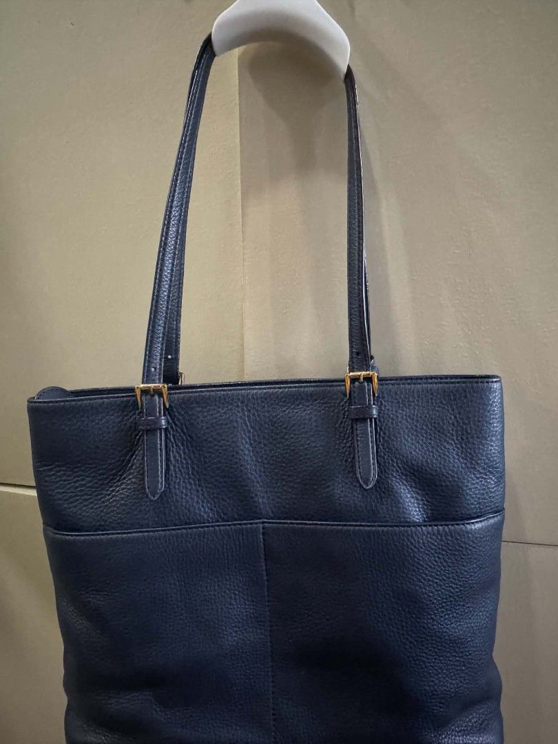 Michael Kors Navy Blue Leather Tote Bag (Category: Tote Bags) located in Las Pinas. Submitted by donatski20 (Listing ID 1466982356, Image 3). Description: - Brand: Michael Kors - Color: Dark Navy Blue - Material: Premium pebbled leather with gold-tone hardware - Includes: Signature MK logo charm and adjustable double shoulder straps - Closure: Secure top-zip closure - Interior: Logo fabric lining, 1 zipper pocket, multiple slip pockets, and a con